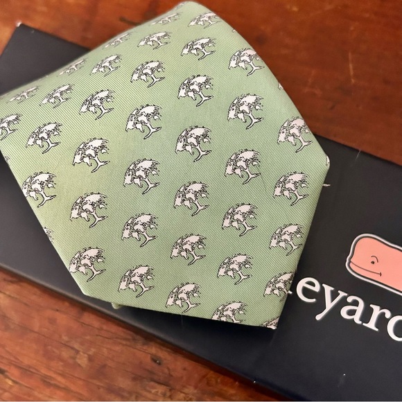 Vineyard Vines Custom Collection Necktie NIB - Picture 2 of 6